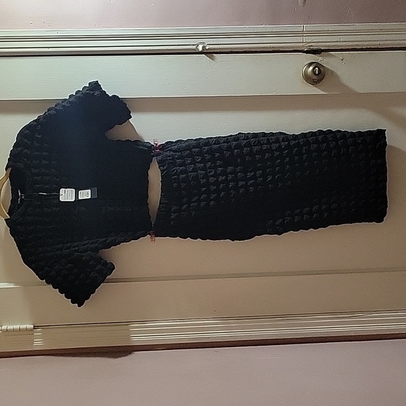 Fashion Nova Dresses & Skirts - NEW Feelin Good Textured Skirt Set - Black, Small